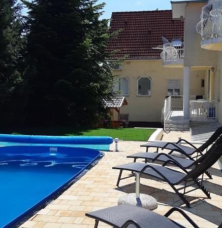 Готель Janko Apartman Шіофок Екстер'єр фото