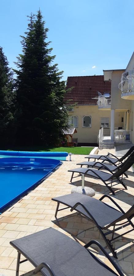 Готель Janko Apartman Шіофок Екстер'єр фото