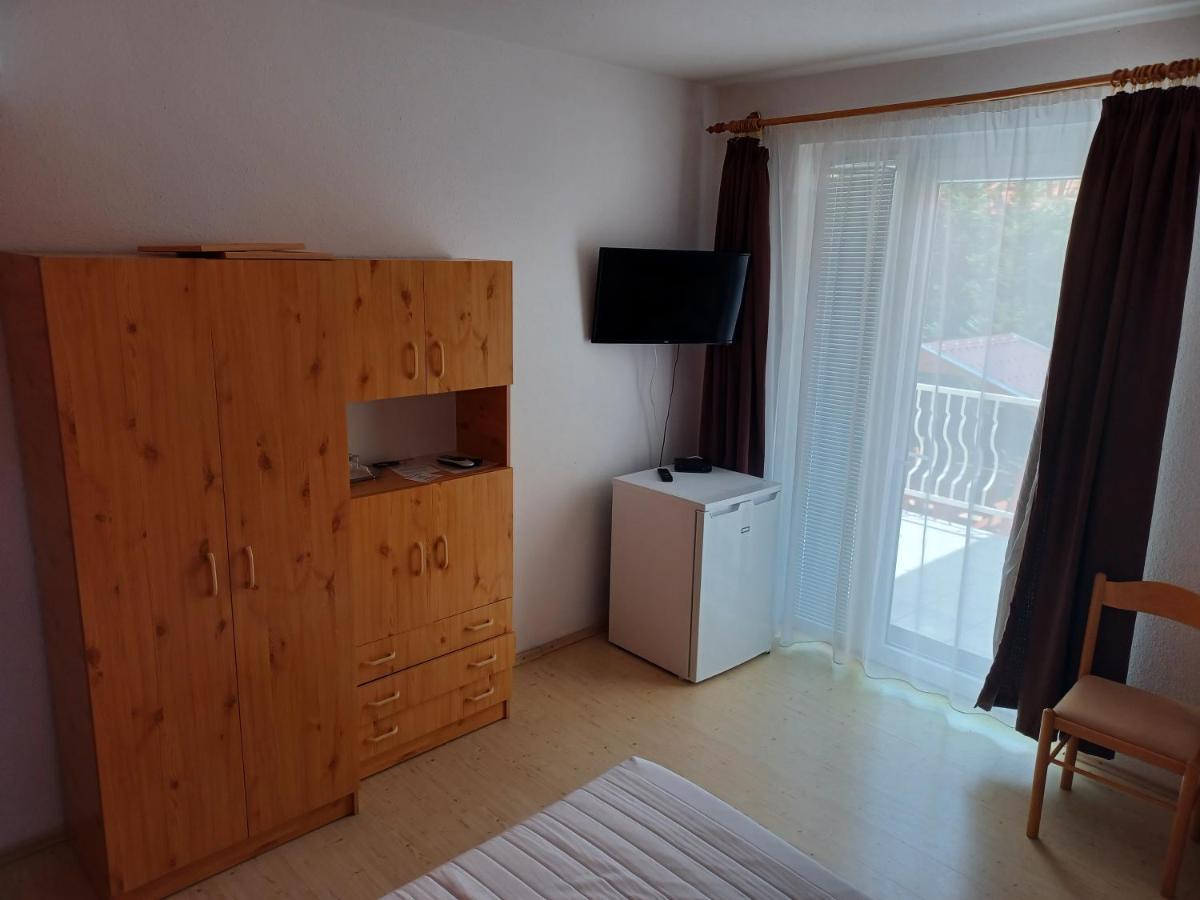 Готель Janko Apartman Шіофок Екстер'єр фото