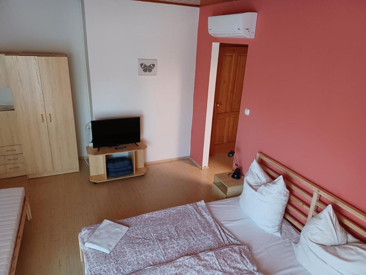 Готель Janko Apartman Шіофок Екстер'єр фото