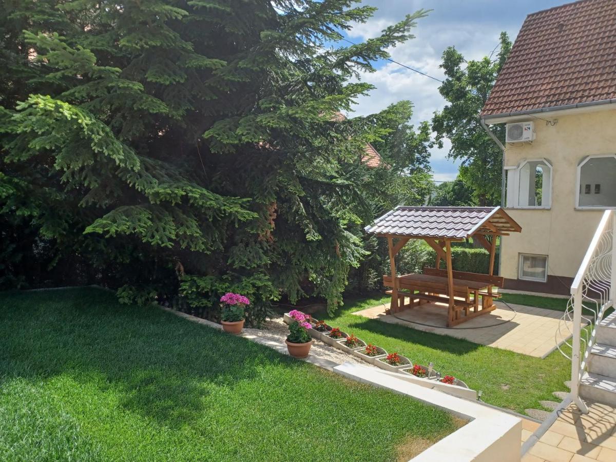 Готель Janko Apartman Шіофок Екстер'єр фото