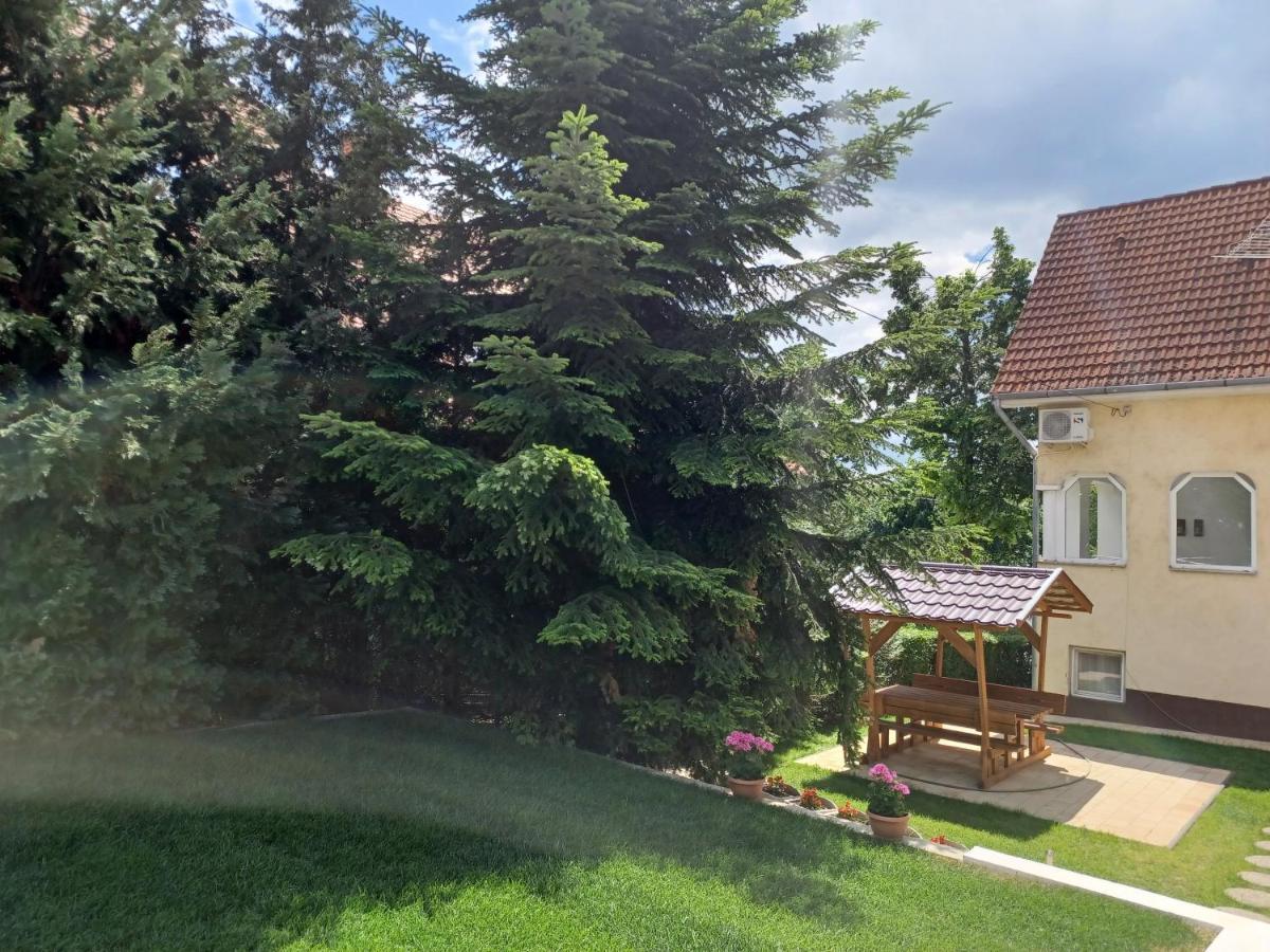Готель Janko Apartman Шіофок Екстер'єр фото