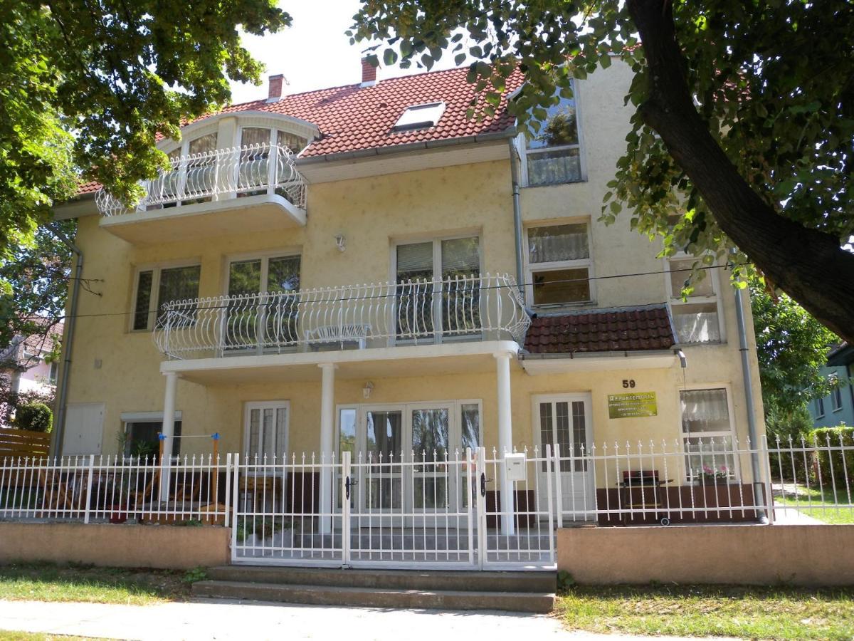 Готель Janko Apartman Шіофок Екстер'єр фото